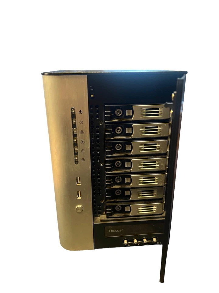 Servidor NAS de almacenamiento Thecus N7700 de 7 bahías V1 Foto 2 de 4