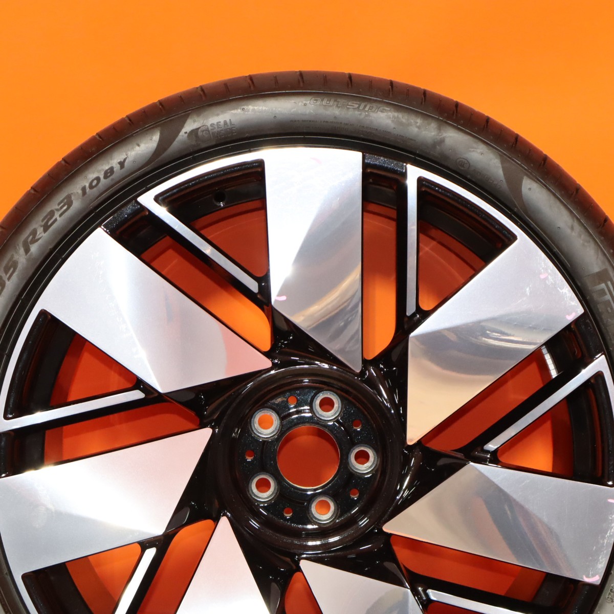 Rolls-Royce Cullinan 2025-2026 Rear Wheel