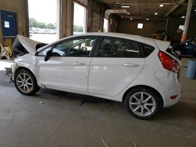 Barra de montaje de inyector de inyección de riel de combustible Ford Fiesta 2016 2017 2018 2019 Foto 3 de 4