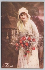 "Flora" Oilette romantisches Dorfmädchen mit roten Gänseblümchen, Mütze und Tuch