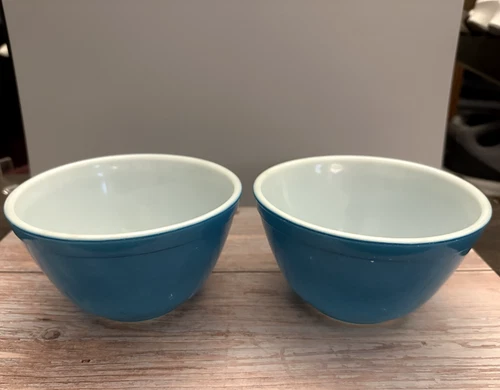 Two Vintage PYREX Glass #401 Small Solid Turquoise Blue Mixing Bowls 1 1/2 PT