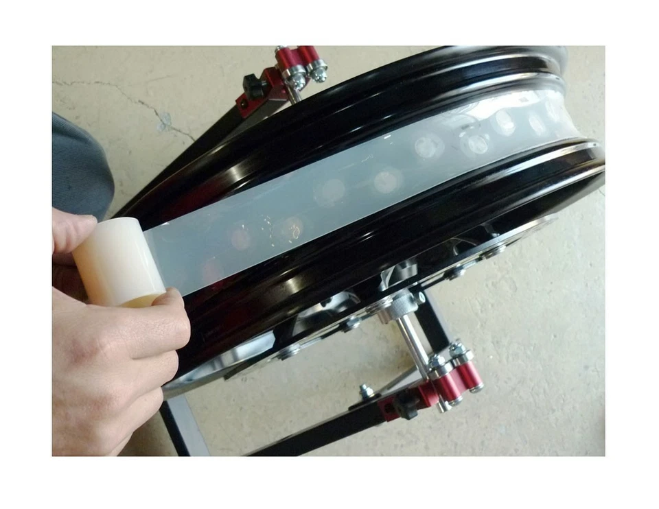 Triumph Street Scrambler Kit Tubeless Trasero 17×4.25 MT OUTEX R-SS425 Foto 3 de 4