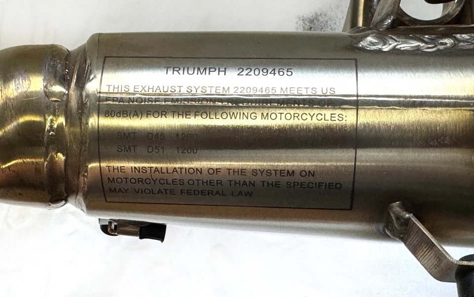 TRIUMPH Scrambler 1200 XC/XE 2022 escape antideslizante con Catbox T2209465 precio de venta sugerido por el fabricante 979 USD Foto 3 de 4