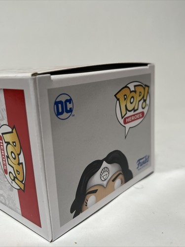 Funko Pop! Linterna Blanca Wonder Women Brilla en la Oscuridad EE Exclusiva #423 GITD - Imagen 6 de 8