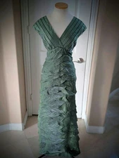 Adrianna Papell Shimmery Olive Green Ruffle Gown Size 8 Mermaid Scales Formal