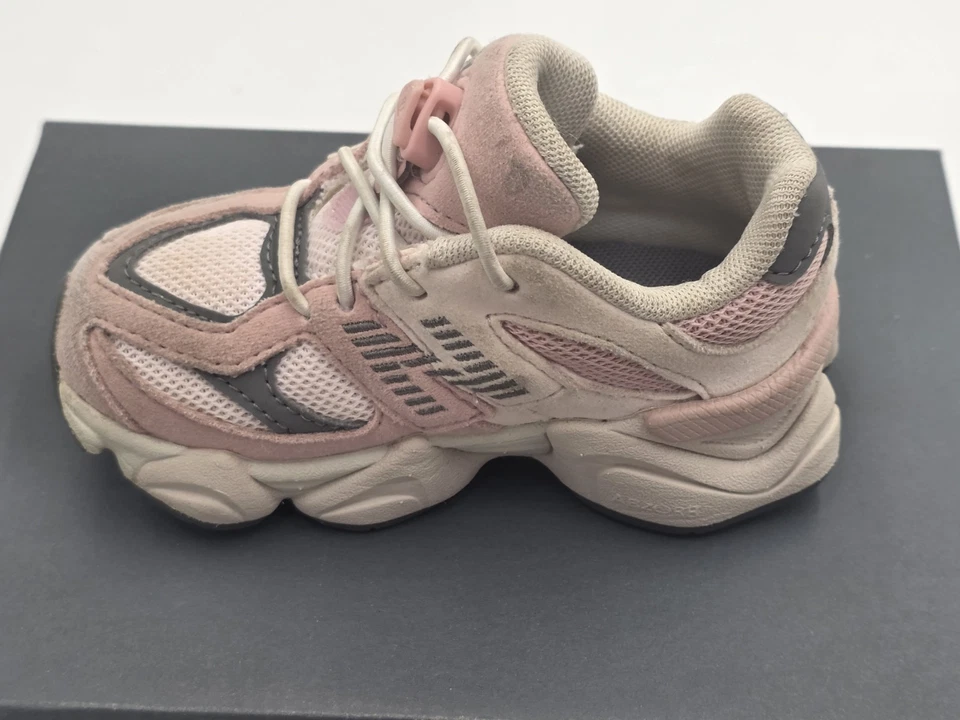 RARO 💕New Balance 9060 'Rosa Rosa' Zapatillas para niños pequeños IV9060EA- TALLA 6 C Foto 3 de 4