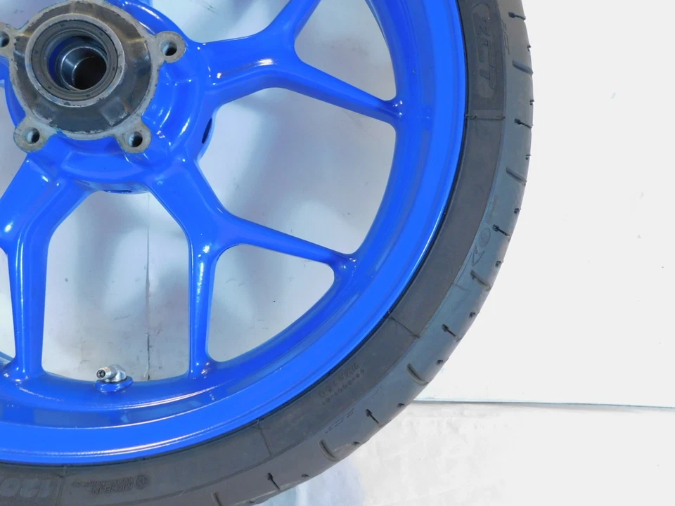 Llanta y neumático de cubo de rueda delantera con radios azules Triumph Tiger 1050 2007-2012 Foto 4 de 4