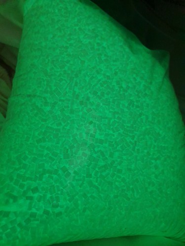 Green glow Polypropylene granules suitable to adhere to anything you want toglow - Picture 2 of 3