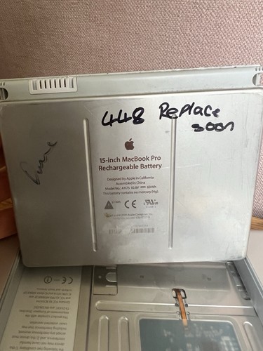 MacBook Pro 2006 Apple Computer - Picture 2 of 3