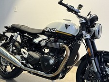 2025 Triumph Speed Twin 1200 Crystal White/Sapphire Black 