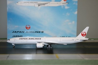 Phoenix 1:400 JAL Japan Airlines Boeing 777-300 JA8945 (04450
