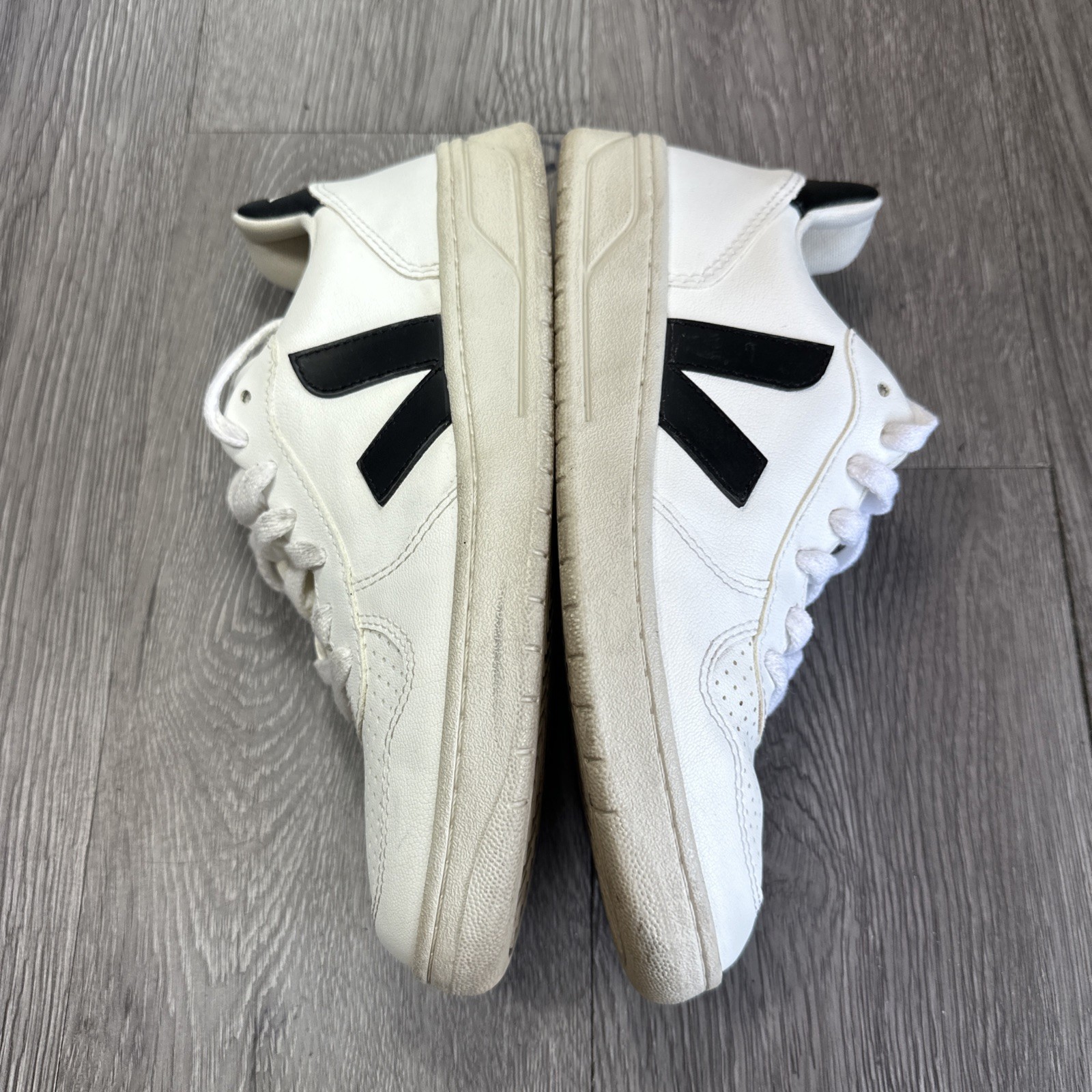 Veja V-12 Leather White Black Women Casual Lifestyle Shoes Size 6 image 3