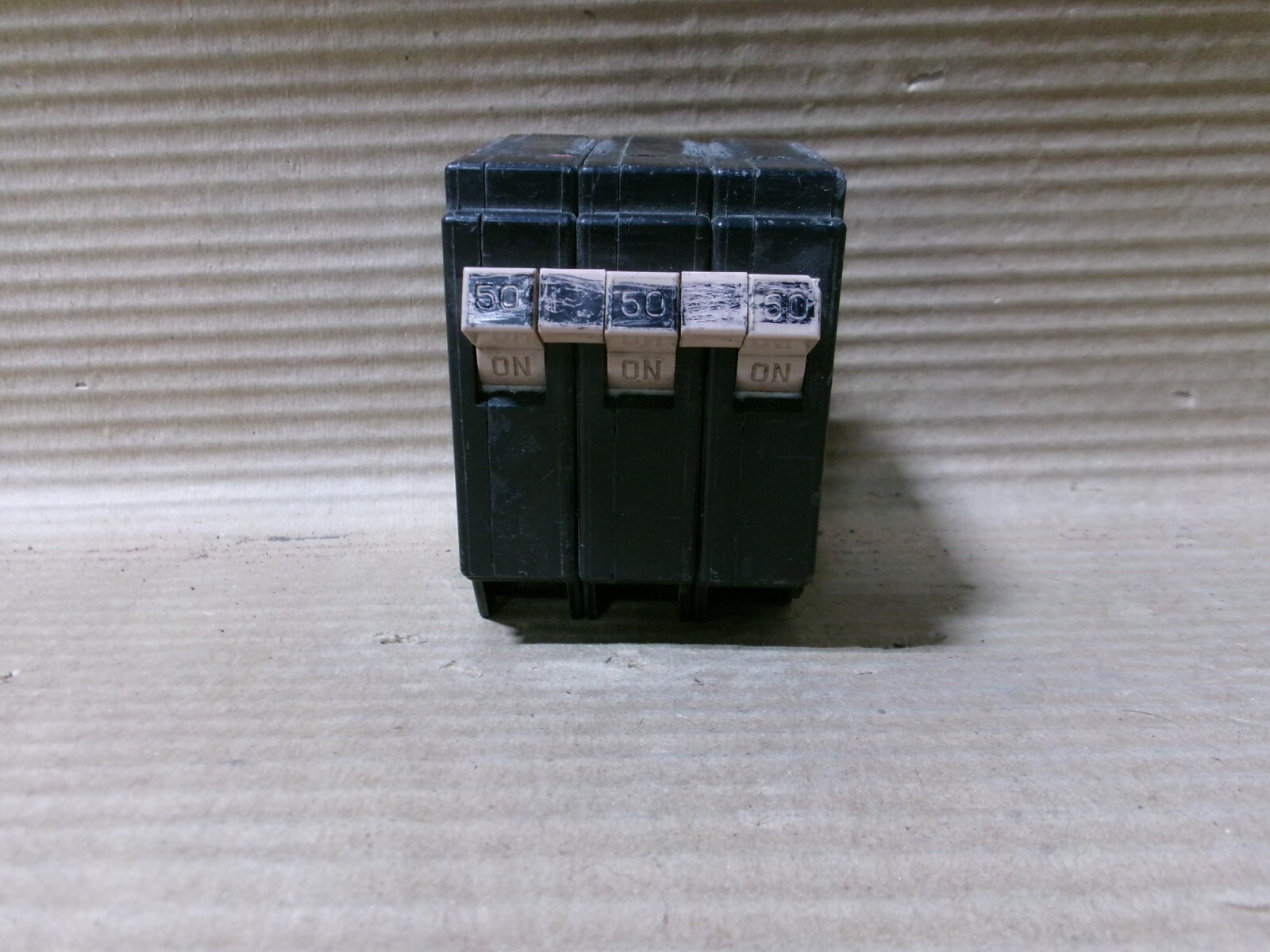 Cutler Hammer CH350 3 Pole 50 Amp 240V Metal No Notch Circuit Breaker Flaw #24