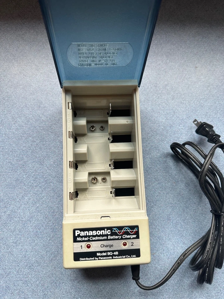 Vintage Panasonic BQ-4B AAA AA C D Nickel-Cadmium Rechargeable Battery Charger - Image 2 of 4