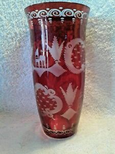 Featured image of post Ruby Cut Glass Vase - The cut design is floral in center of vase with arced wreath like designs at top and bottom edges.