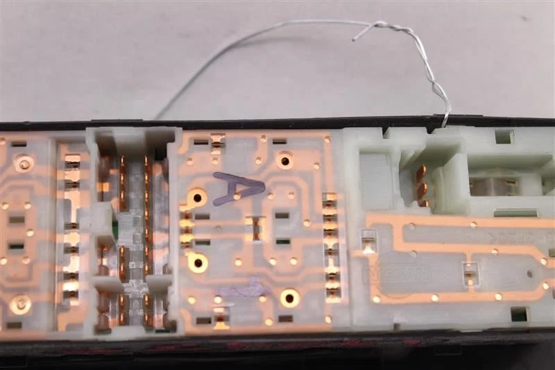 FRONT DOOR WINDOW SWITCH Infiniti G35 2005 05 2006 06 Left 1010432 - Image 3 of 4