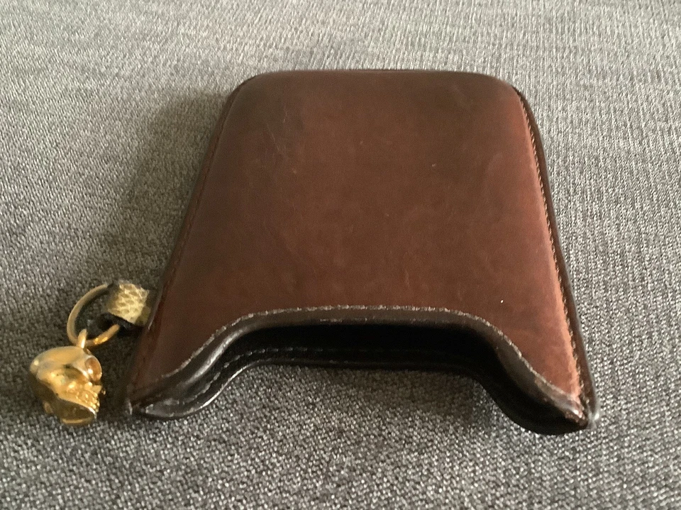 Alexander McQueen Vintage Leather Mobile Pouch Case with Skull - Image 4 of 4