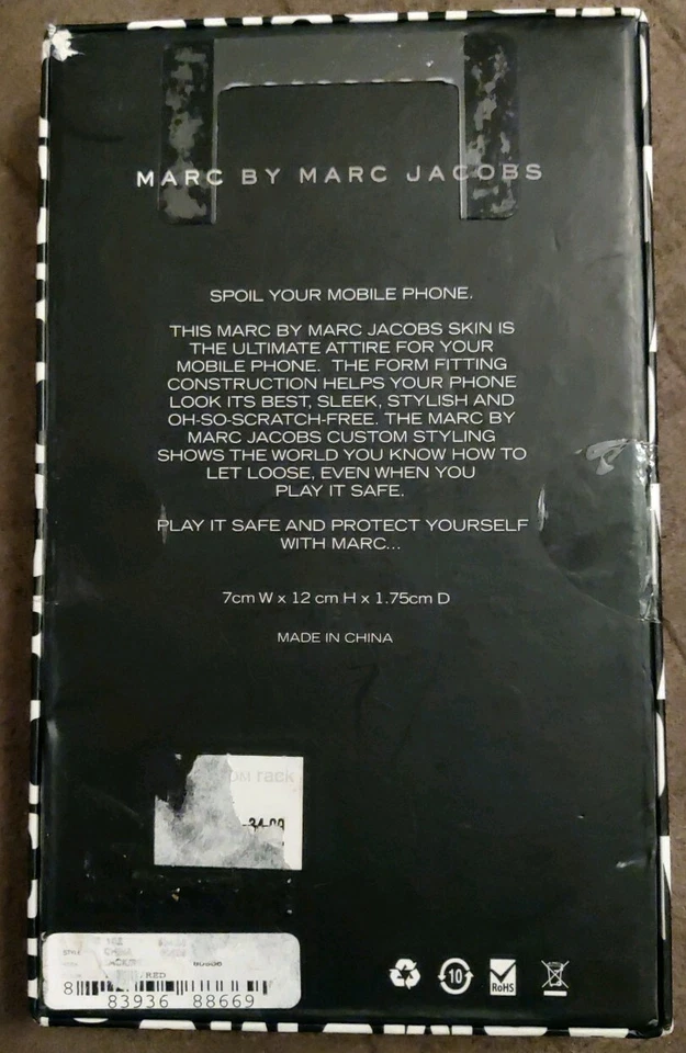 Футляр Marc Jacobs для iPhone 4/4S черный с абстрактной формой красные сердца - Изображение 2 из 4