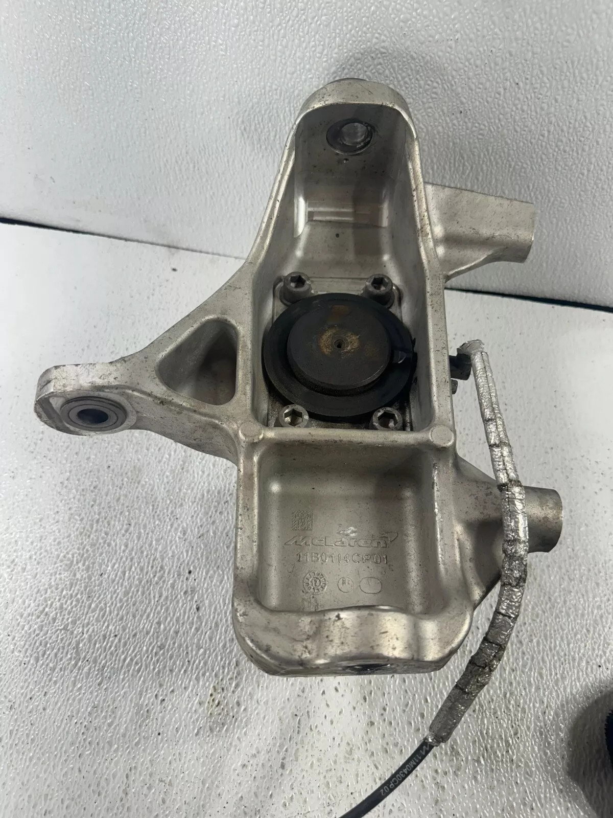2016-2021 MCLAREN 570S OEM FRONT RIGHT WHEEL SPINDLE BEARING HUB 13B1203CP