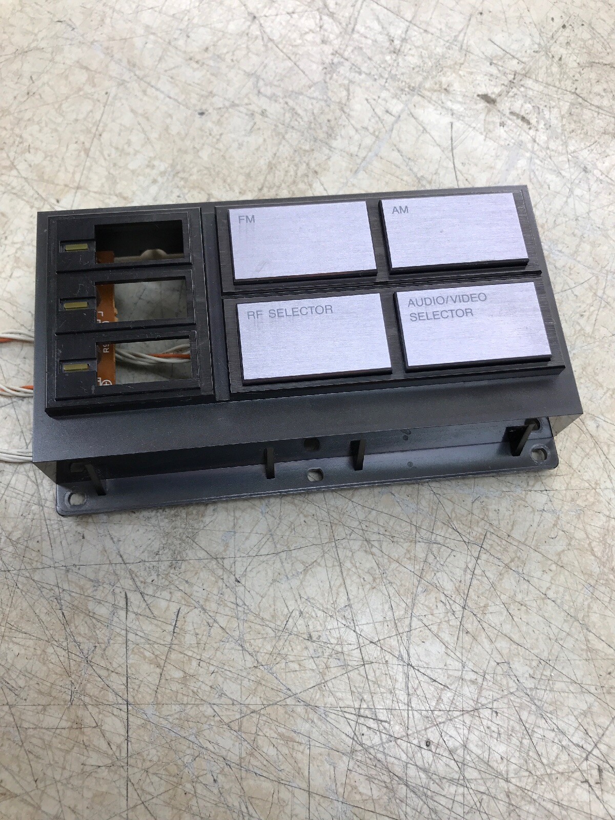 Carver AVR100 vintage audio equipment - eBay listing photo 4