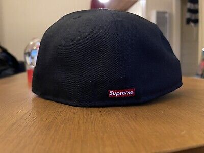 Supreme HEBREW NEW ERA 7 3/8 5 Panel Snapback Supreme Box