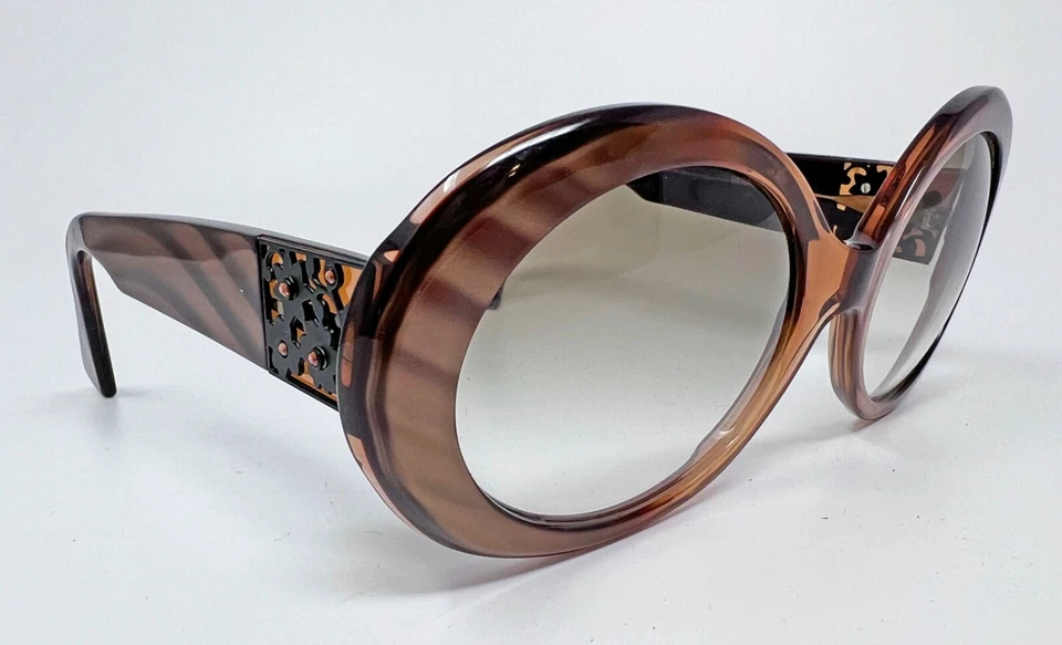 Óculos de sol vintage Jean Lafont marrom guarda-sol filigrana floral braço de strass - Imagem 2 de 4