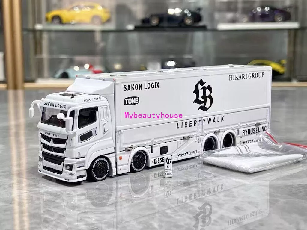 GCD 1:64 White LB Fuso Super Great Transport Truck Model