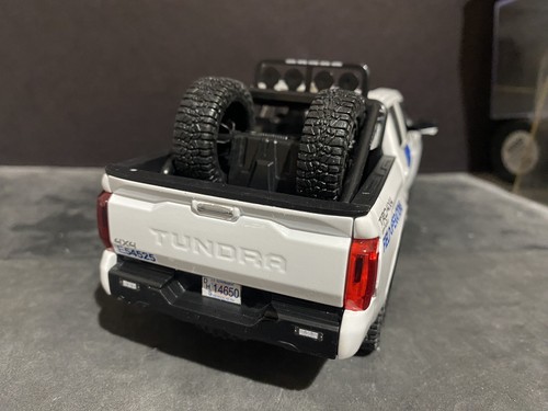 US Customs And Border Patrol CBP 1:24 Scale Toyota Tundra Patrol Vehicle - Picture 4 of 5
