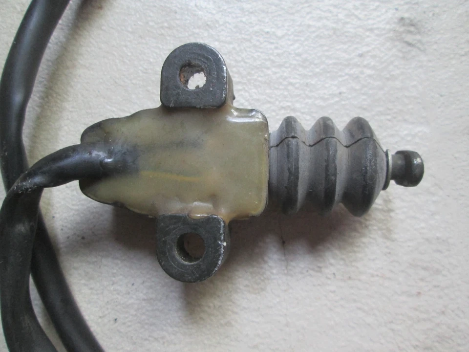 INTERRUPTOR DE PIE LATERAL YAMAHA 1AA-82566-01-00 1985 -86 FZ750 XJ700X XJ750X Foto 2 de 4