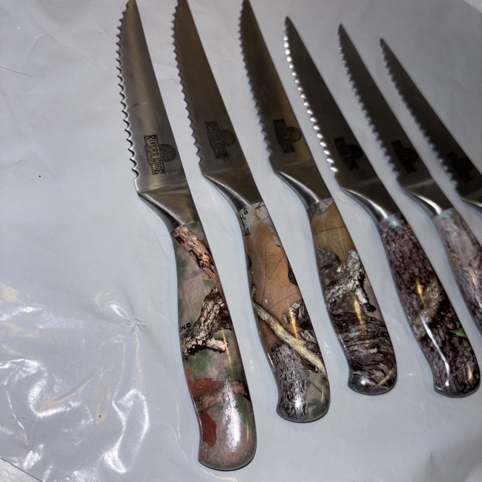 Rivers Edge products camouflage steak knives w/block lot of 6,Serrated meat kniv