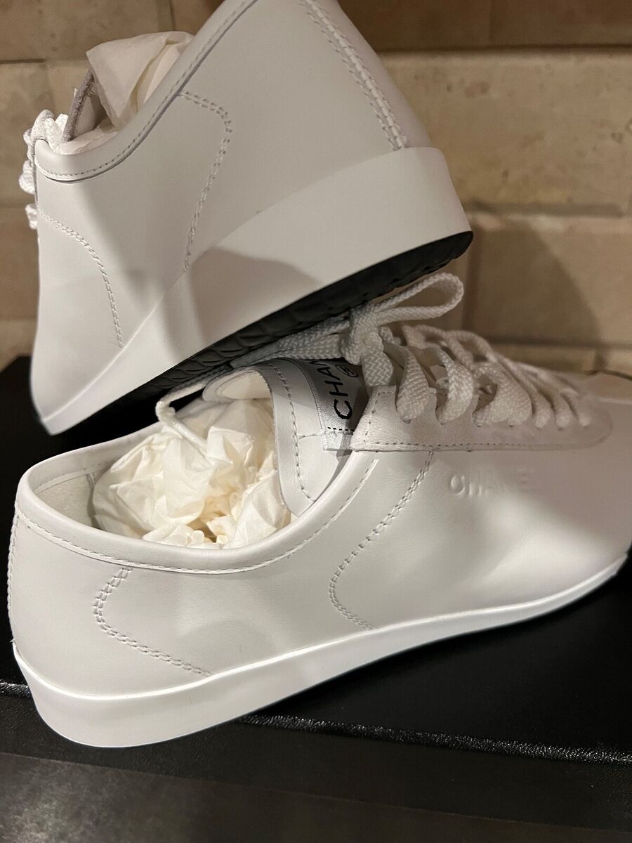 Chanel 2024S NEW TAGS WHITE BLACK CHANEL CC LOGO SNEAKERS Chanel 2024S NEW TAGS WHITE BLACK CHANEL CC LOGO SNEAKERS