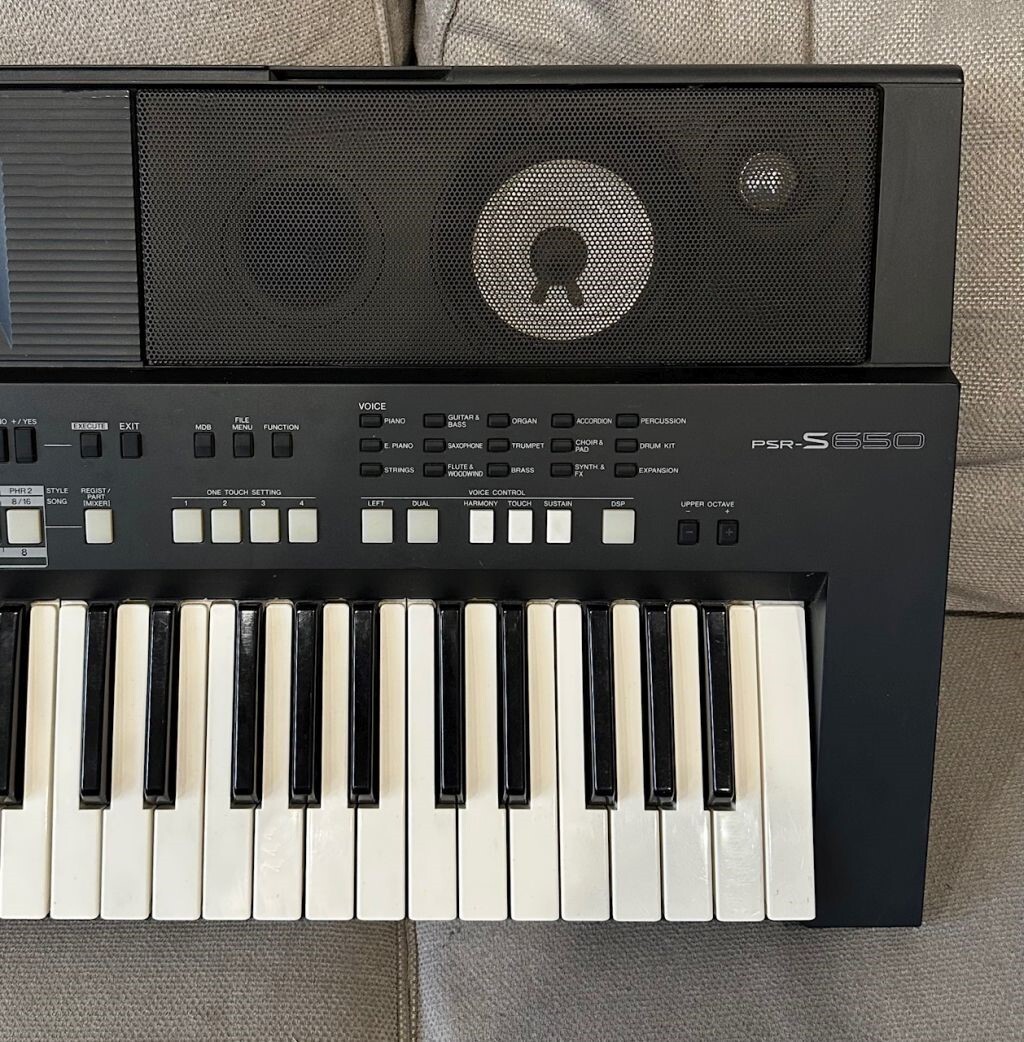 Yamaha PSR-S650 61-Key Arranger Workstation Synthesizer