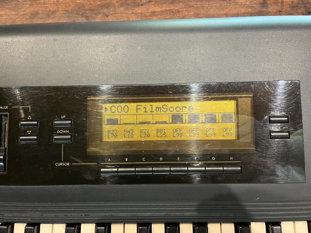 KORG T3 EX シンセサイザー 61鍵盤（ハードケース付き） KORG T3 EX 61-Key Synthesizer W/hard case Musical equipment