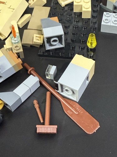 LEGO Replacement Parts - Harry Potter Hogwarts Castle (4757) Incomplete. - Picture 8 of 11
