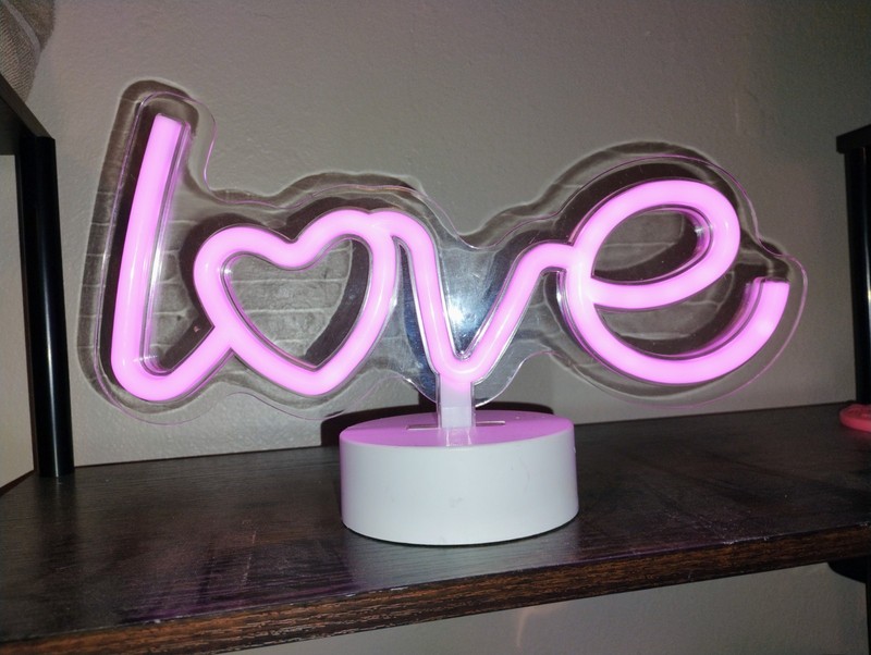 Light Up Neon Pink Love Sign- powered by batteries