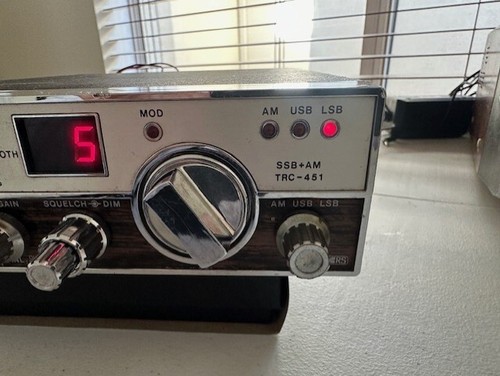 REALISTIC SSB AM TRC-451 40 CHANNEL CB RADIO VERY NICE CONDITION - Picture 3 of 11