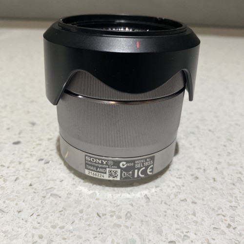 Sony 18-55mm OSS Lens for E-Mount Cameras SEL1855 + hood + cap + fabric case - Picture 7 of 9