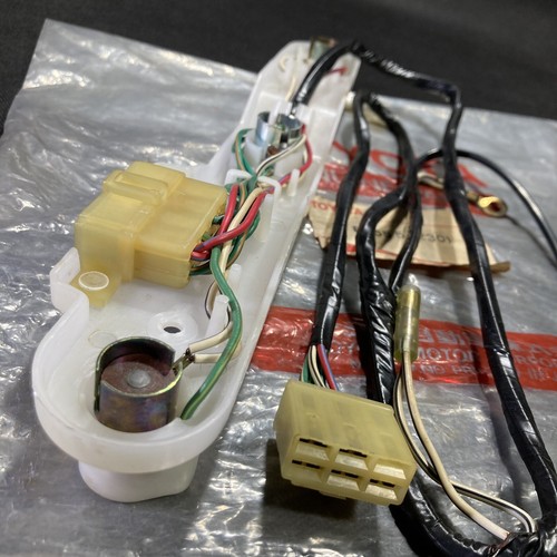 REAR LAMP TAILLIGHT SOCKET & WIRE TOYOTA COROLLA KE30 TE31 RH Side GENUINE NOS - Picture 2 of 8