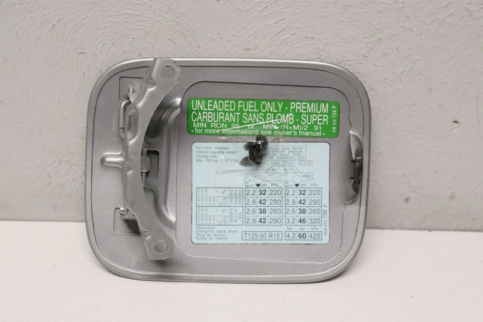 P90858 1996-2002 Audi A4 puerta combustible Audi S4 puerta gas 8D5809905 OEM Foto 4 de 4