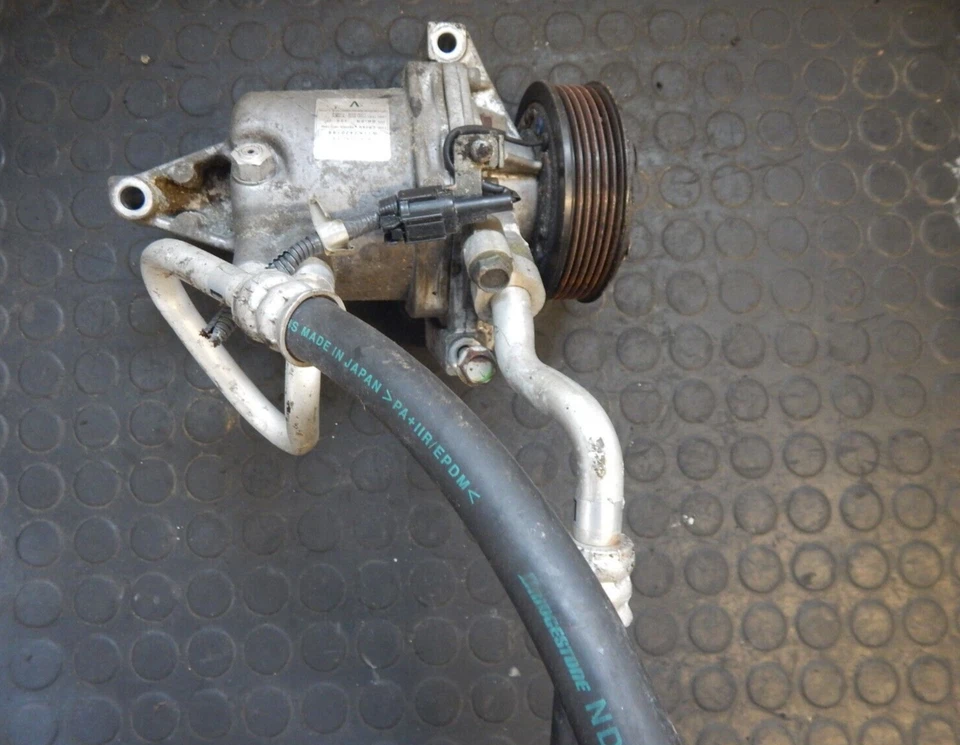 COMPRESOR DE AIRE ACONDICIONADO NISSAN JUKE 2012 ORIGINAL 926001KC3A Foto 2 de 4