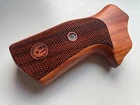 No groove Checker Hardwood Handle Grips for Ruger GP100 Super Redhawk