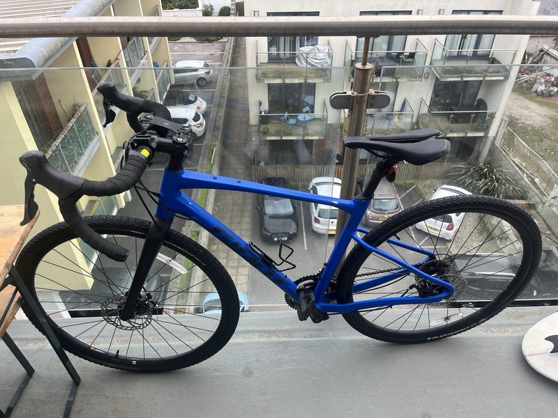 Giant Revolt 2 Gravel Bike