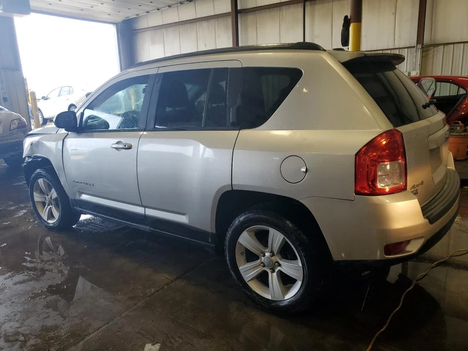 Used Rear Left Door Assembly Rear Side fits: 2012 Jeep Compass electric privacy Foto 2 de 4