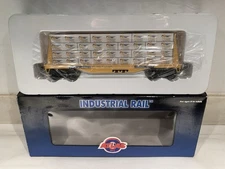 INDUSTRIAL RAIL ATLAS TRAILER TRAIN TTX BULKHEAD FLAT CAR W/ LUMBER LOAD O GAUGE