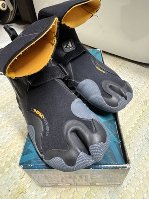 **BRAND NEW** 3mm Xcel Infiniti Split Toe bootie Sz 6