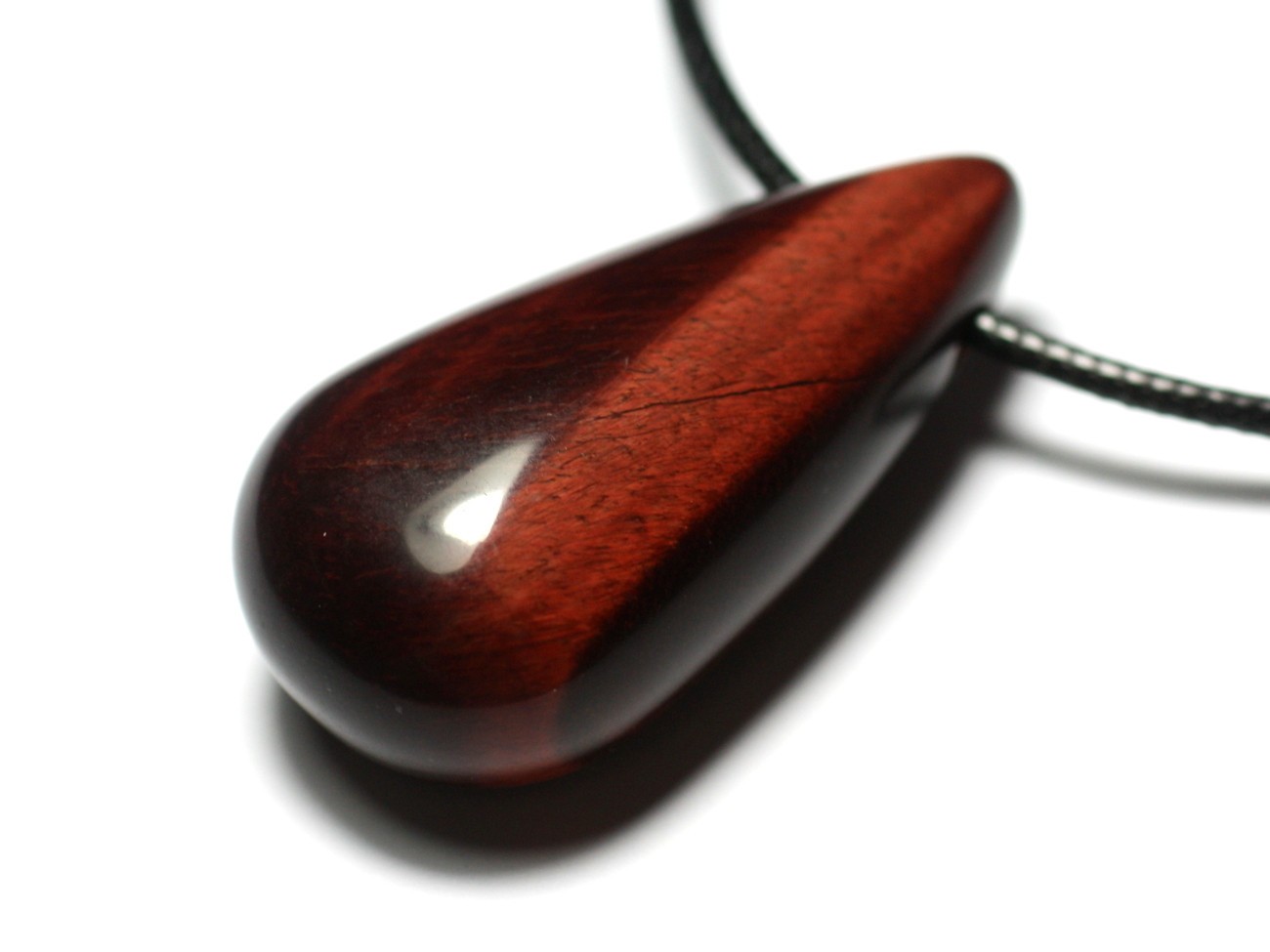 Collier oeil de tigre rouge de 40mm pour harmoniser l'énergie des natifs du Taureau