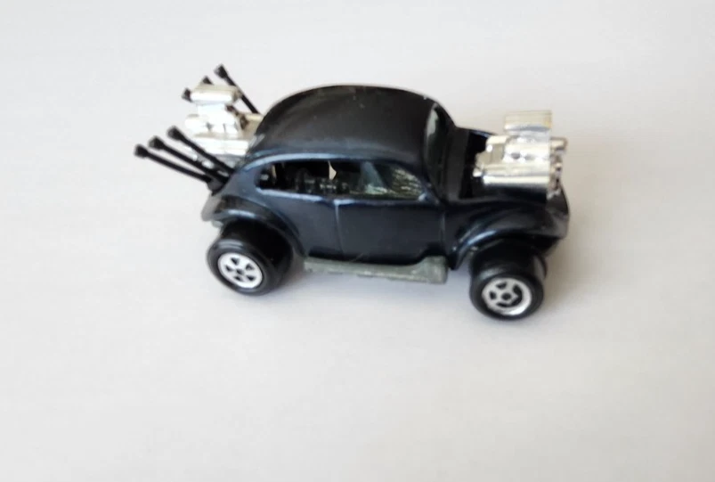Johnny Lightning Classic Plastic 1966 a VW Beetle Red 219A