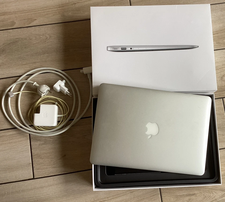 Apple MacBook Air 13" · i5 5th gen 1.6 GHz · 8GB · 128GB, Foto 1 von 5