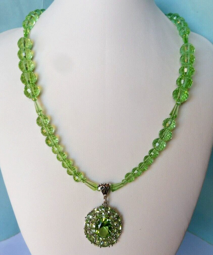Collier en perles Tsavorite et argent massif estampillé vert éclatant