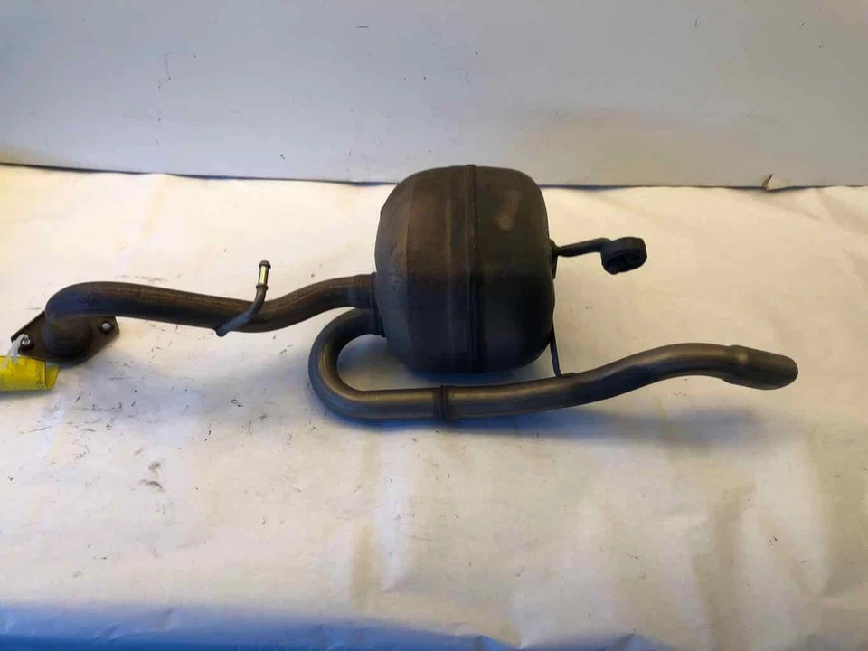 Toyota Prius C 2014-2017 1,5 L híbrido escape trasero silenciador tubo de escape conjunto Foto 3 de 4